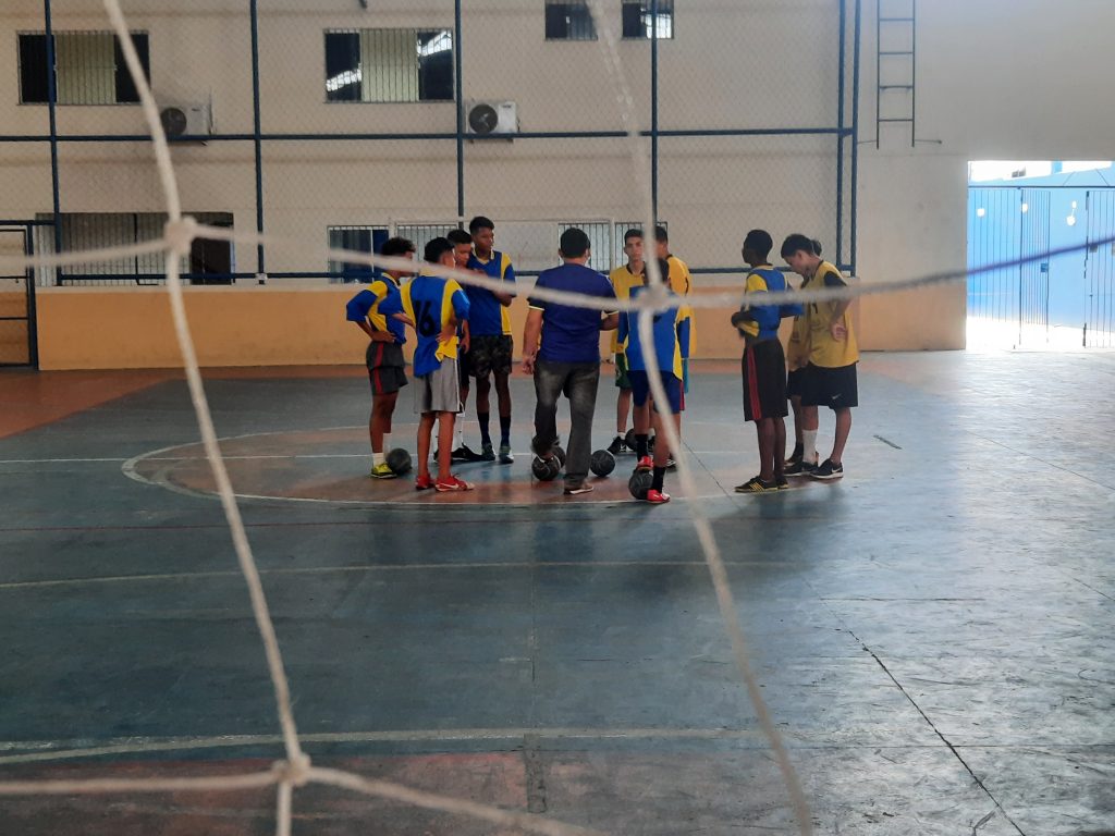 Escolinhas de futsal treinam gratuitamente no Espaço Esportivo e Cultural Mestre 70. (Foto: Vito Gemaque)