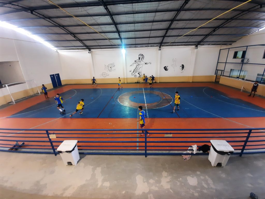 Escolinhas de futsal treinam gratuitamente no Espaço Esportivo e Cultural Mestre 70. (Foto: Vito Gemaque)